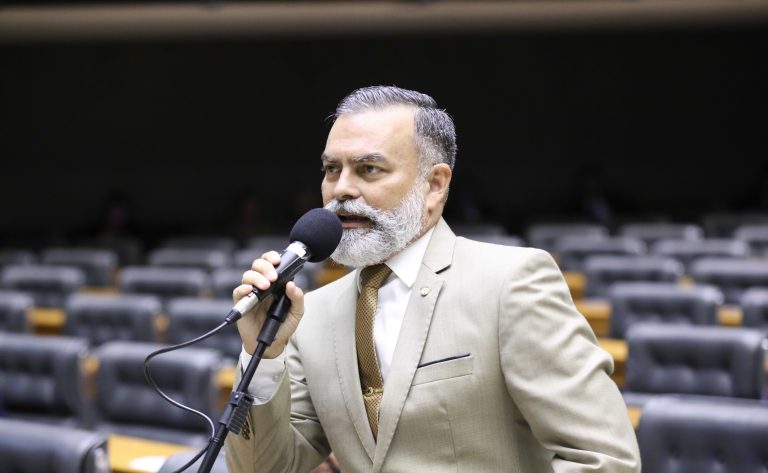 Câmara aprova projeto para proteger crianças em grandes obras públicas