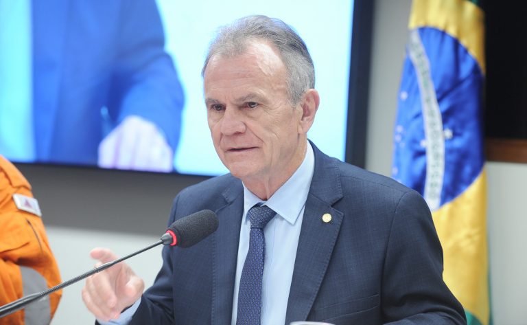 Câmara aprova aumento de responsabilidade de empreiteiro para 10 anos